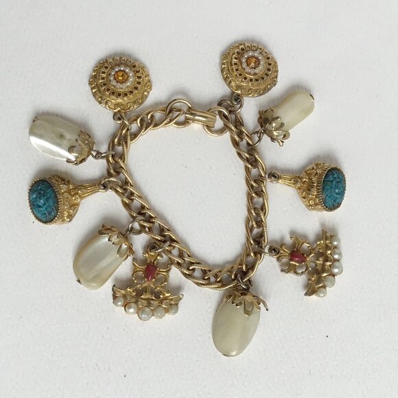 Vintage Victorian Revival Style Molded Plastic Floral Cha Cha Charm Bracelet - Picture 2 of 4